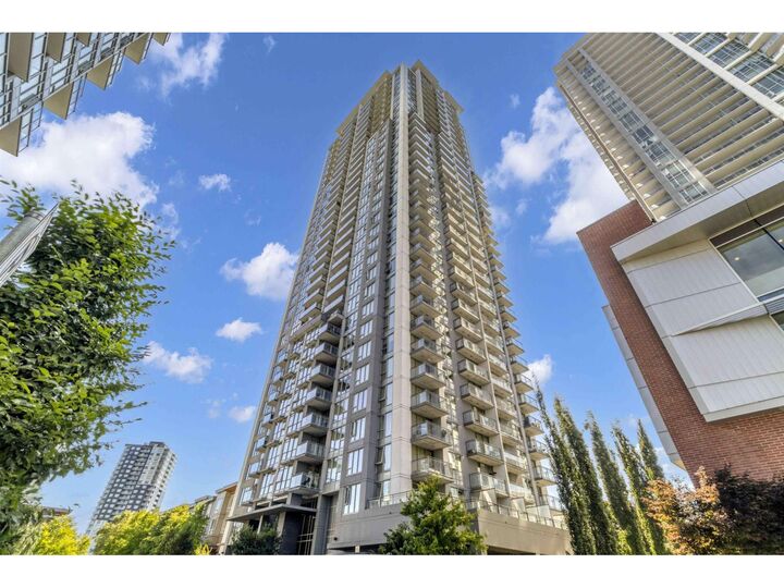 Photo de la propriété:  13325 102A Avenue 2703  BC V3T 0J5 