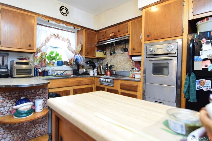 Property Photo:  3317 Gunther Avenue  NY 10469 