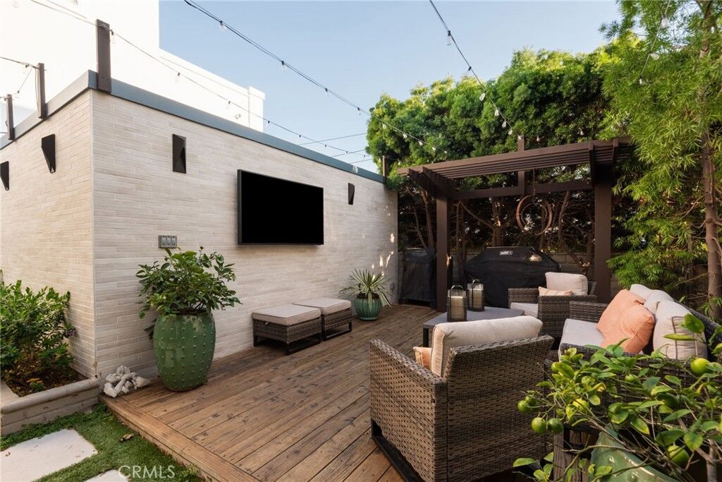 Property Photo:  330 28th  CA 90254 