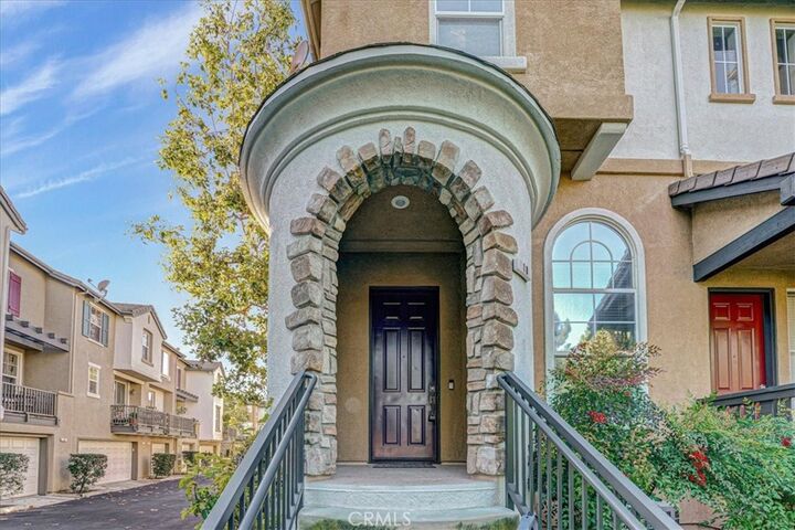 Property Photo:  18 Kenilworth Lane 150  CA 92656 