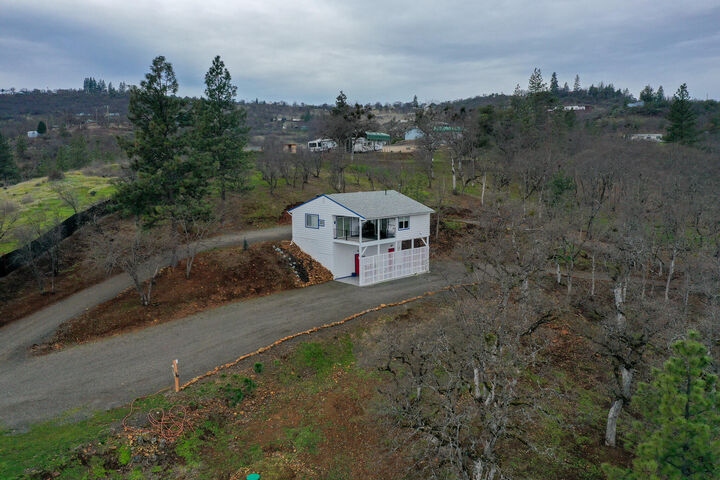 Property Photo:  739 W Rolling Hills Drive  OR 97524 