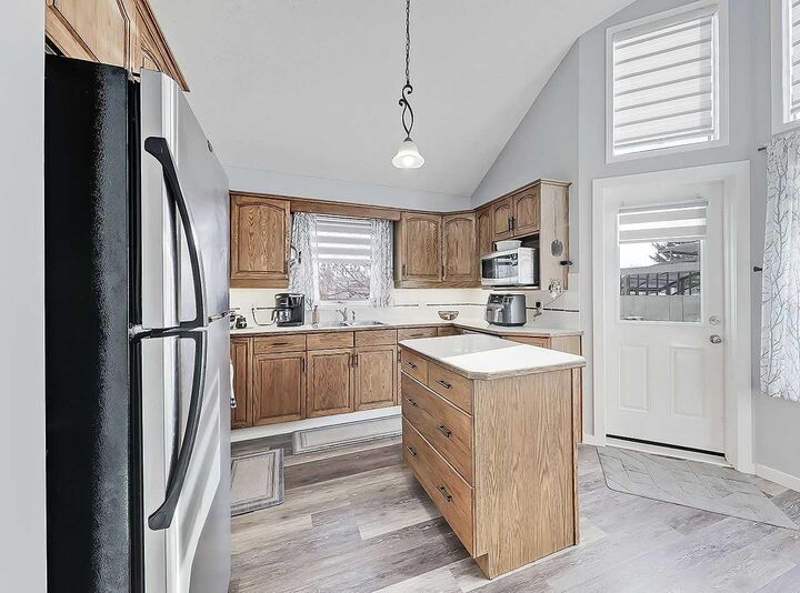 Property Photo: 9 Hunters Mews AB T1S 1M2