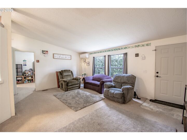 Property Photo:  700 N Mill St 1  OR 97426 