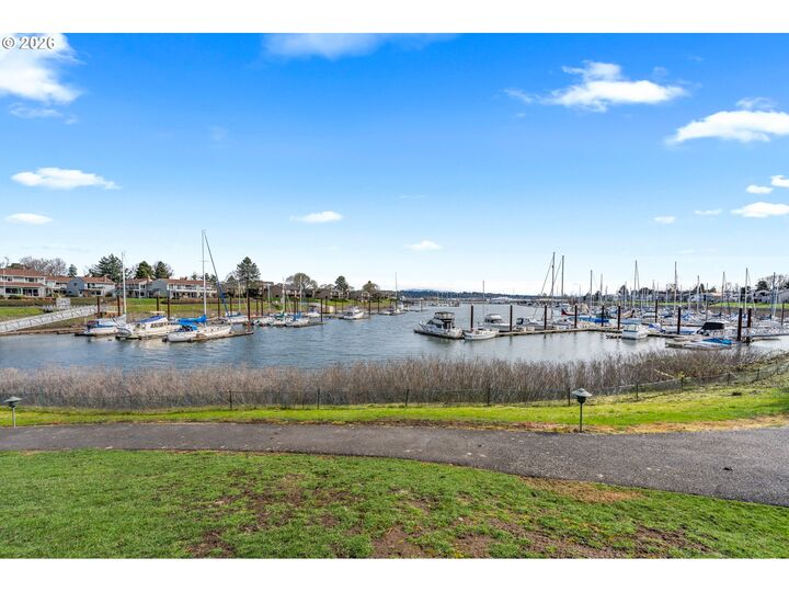 Property Photo:  601 N Tomahawk Island Dr  OR 97217 