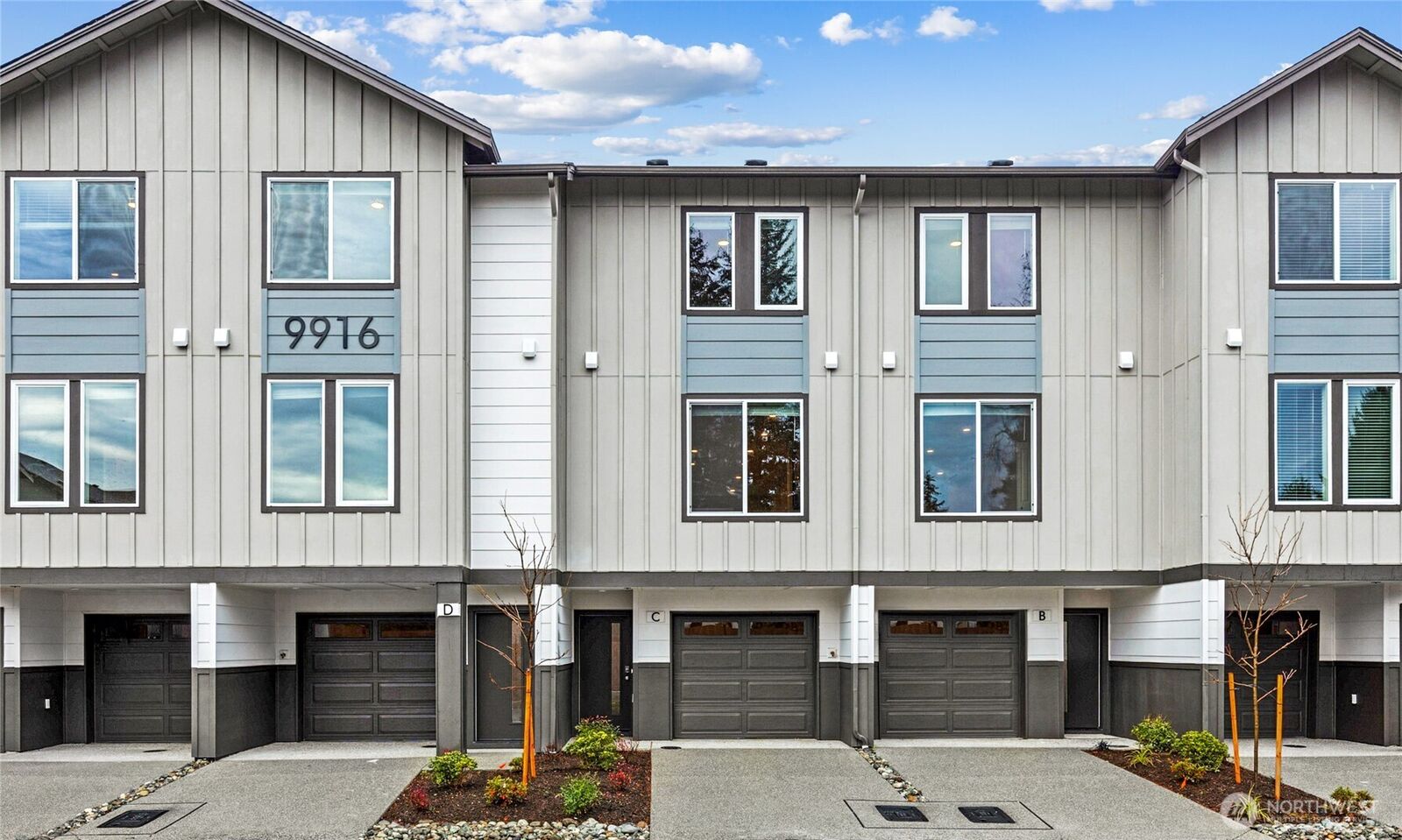 Property Photo:  16111  36th Avenue W H2  WA 98087 