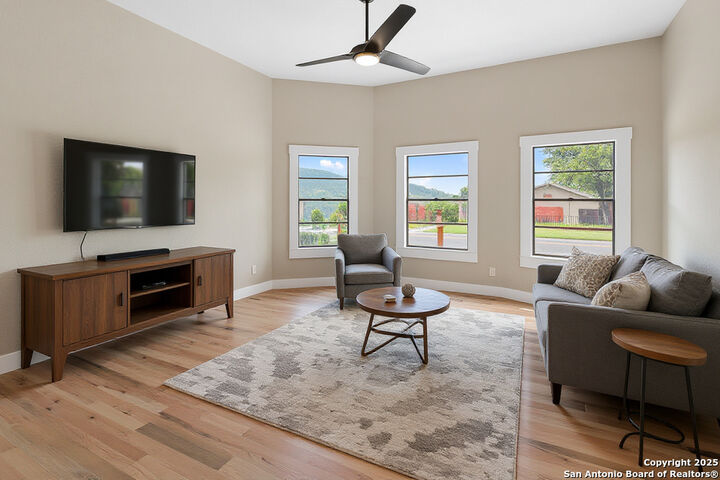 Property Photo:  926 Nolan St  TX 78202 