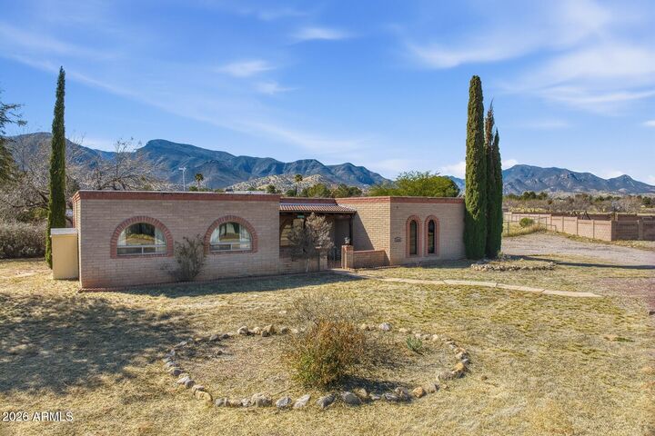 Property Photo:  5210 S Apache Avenue  AZ 85650 