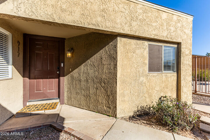 Property Photo:  917 S Hacienda Drive  AZ 85281 