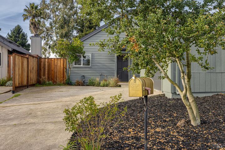 Property Photo:  125 Saratoga Court  CA 94954 