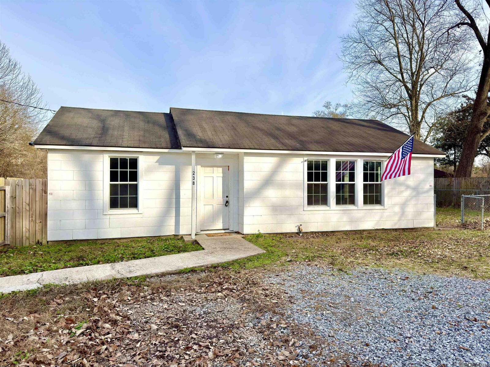 Property Photo:  5238 Dickens Dr  LA 70812 