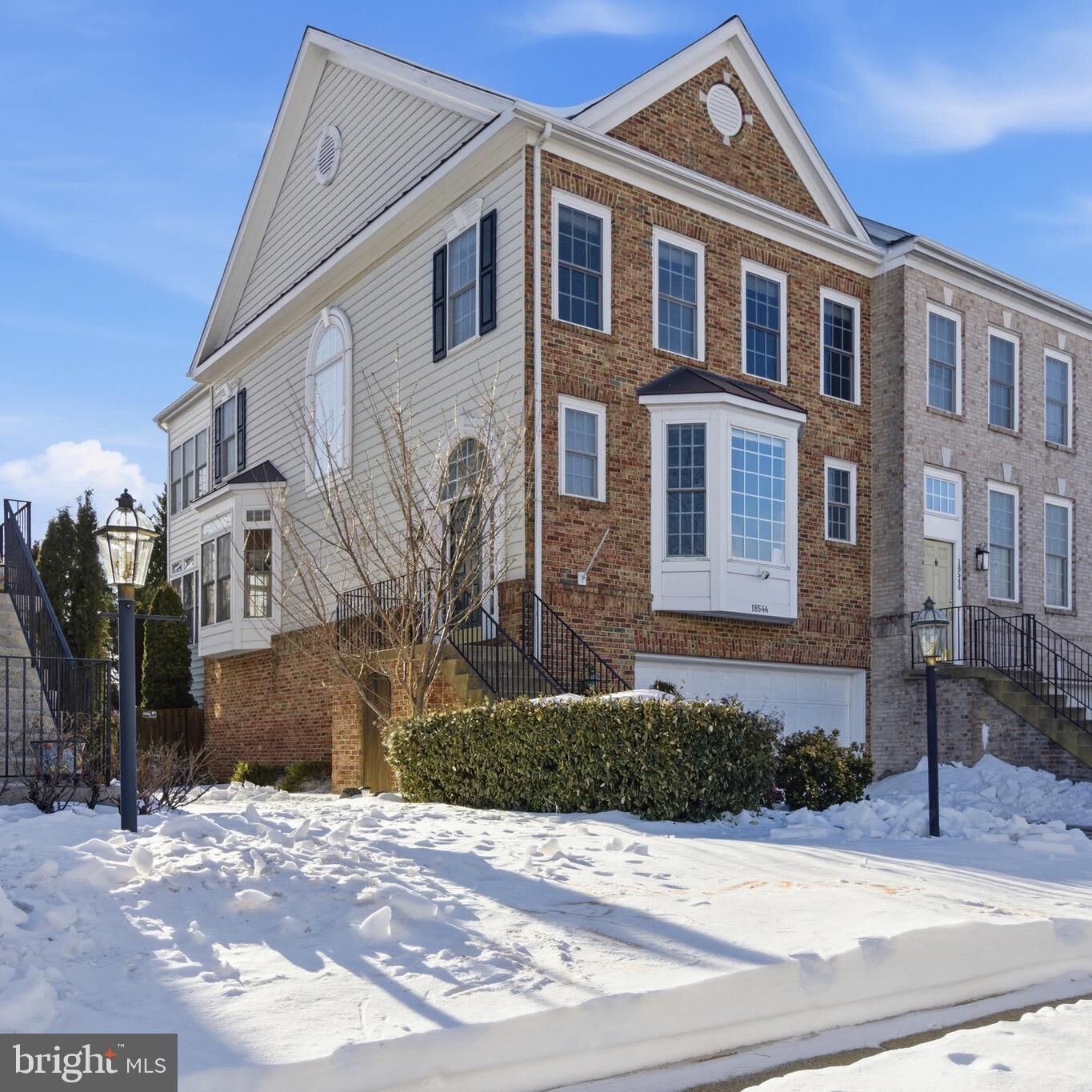 Property Photo:  18544 Pineview Square  VA 20176 