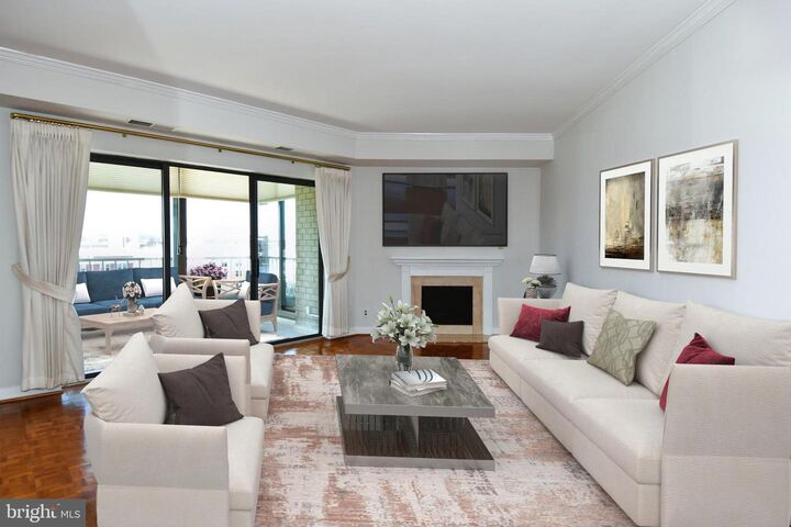 Property Photo: 1250 S Washington Street 816 VA 22314