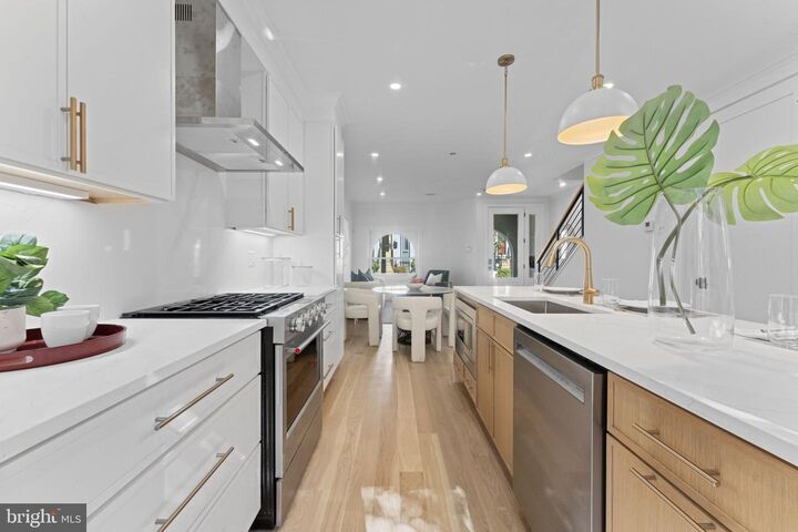 Property Photo:  602 U Street NW  DC 20001 