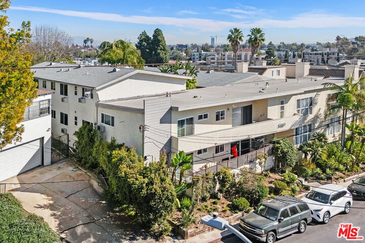 Property Photo:  3410 Club Dr  CA 90064 