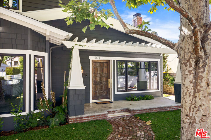 Property Photo:  1203 N Poinsettia Pl  CA 90046 