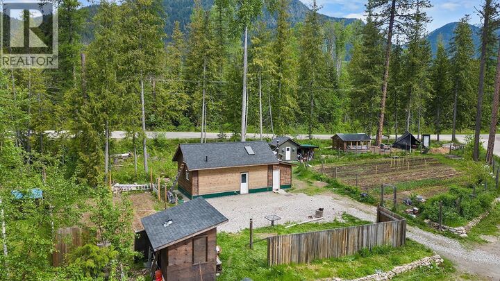 Photo de la propriété:  16317 Bowe Road  BC V0B 1E0 
