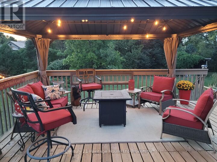 Photo de la propriété:  702 Queen Street  ON N0J 1M0 