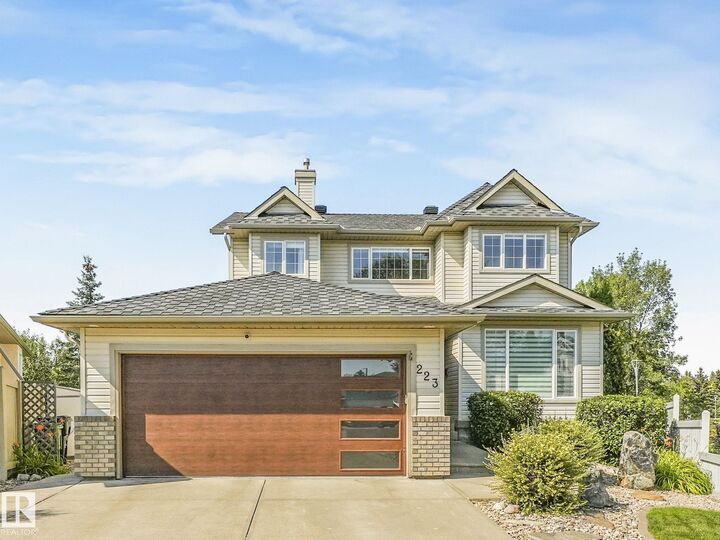 Photo de la propriété:  223 Ormsby Road East NW  AB T5T 5X5 