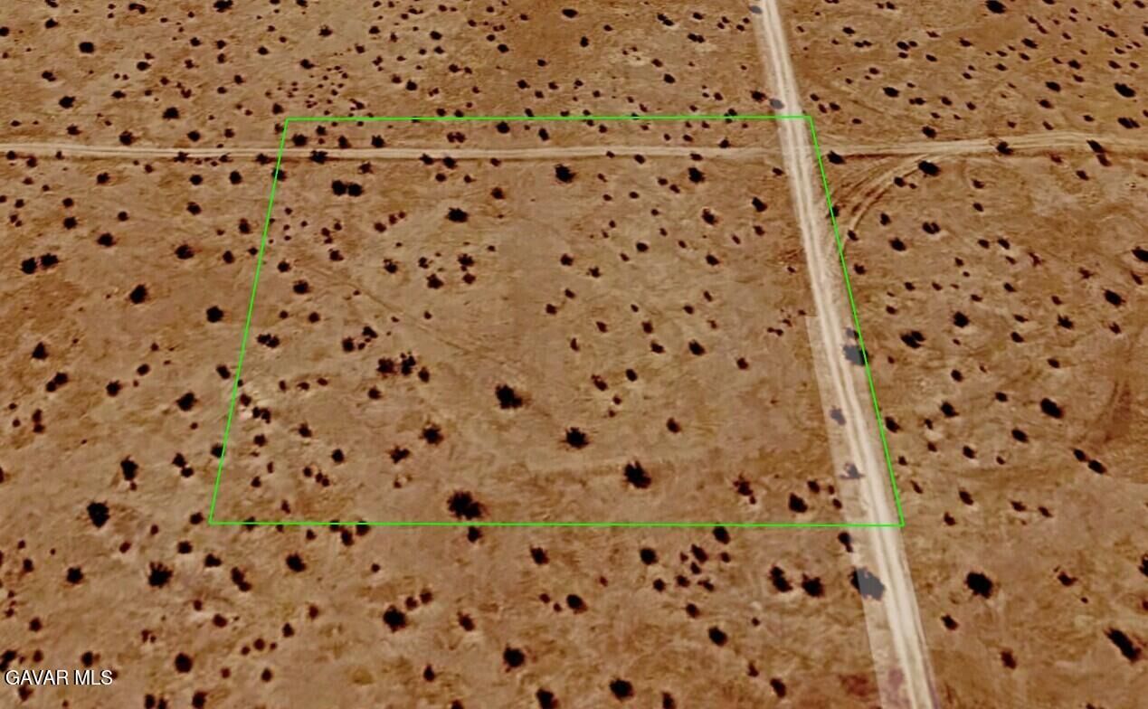 Property Photo:  21500 E Mercedes Vic Boulevard  CA 93523 