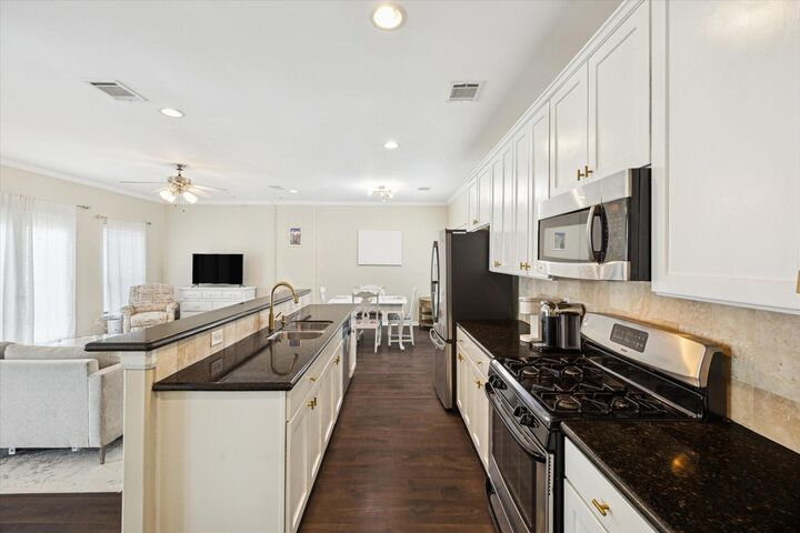 Property Photo:  4411 Koehler Street E  TX 77007 