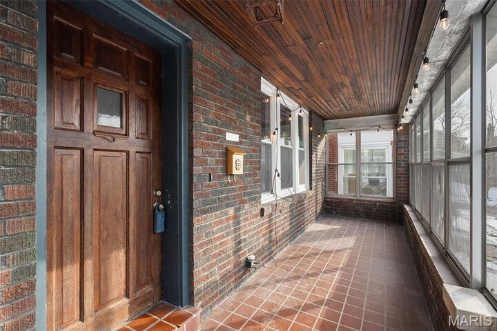 Property Photo:  2842 Knox Court  MO 63139 