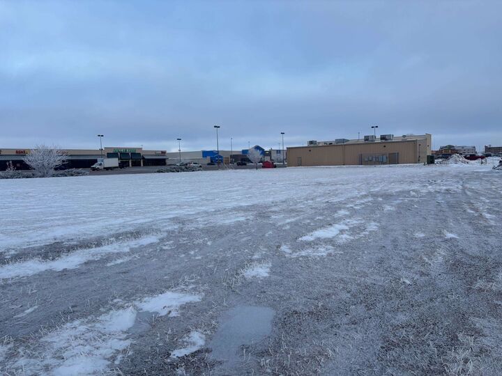 Property Photo:  325 40th Ave SW  ND 58701 