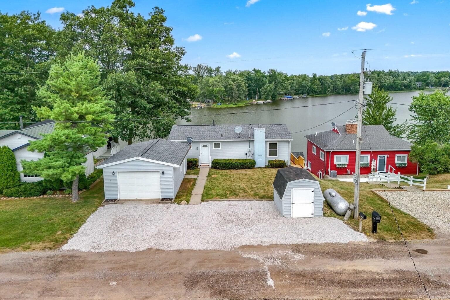 Property Photo:  13854 Emens Drive  MI 49247 