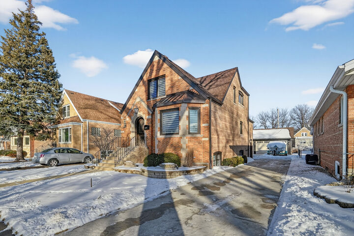 Property Photo:  5321 S Nordica Avenue  IL 60638 