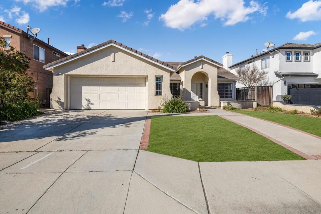Property Photo:  11 Saguaro Circle  CA 93905 