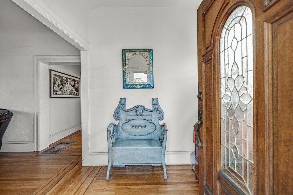 Property Photo:  976 Park St  CA 94501 