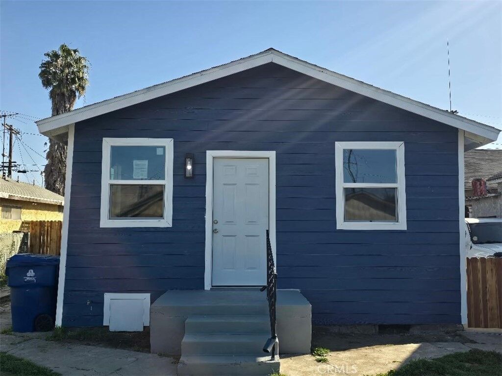 Property Photo:  10722 Anzac  CA 90059 