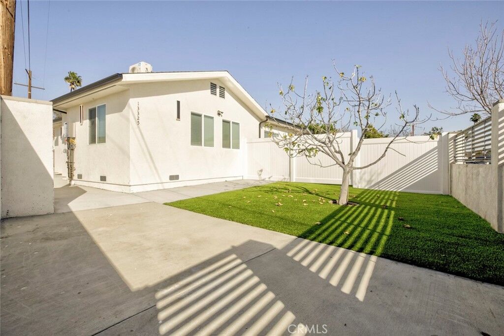 Property Photo:  13325 Strathern Street  CA 91605 