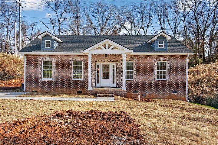 Property Photo:  613 Hill Road  TN 37043 