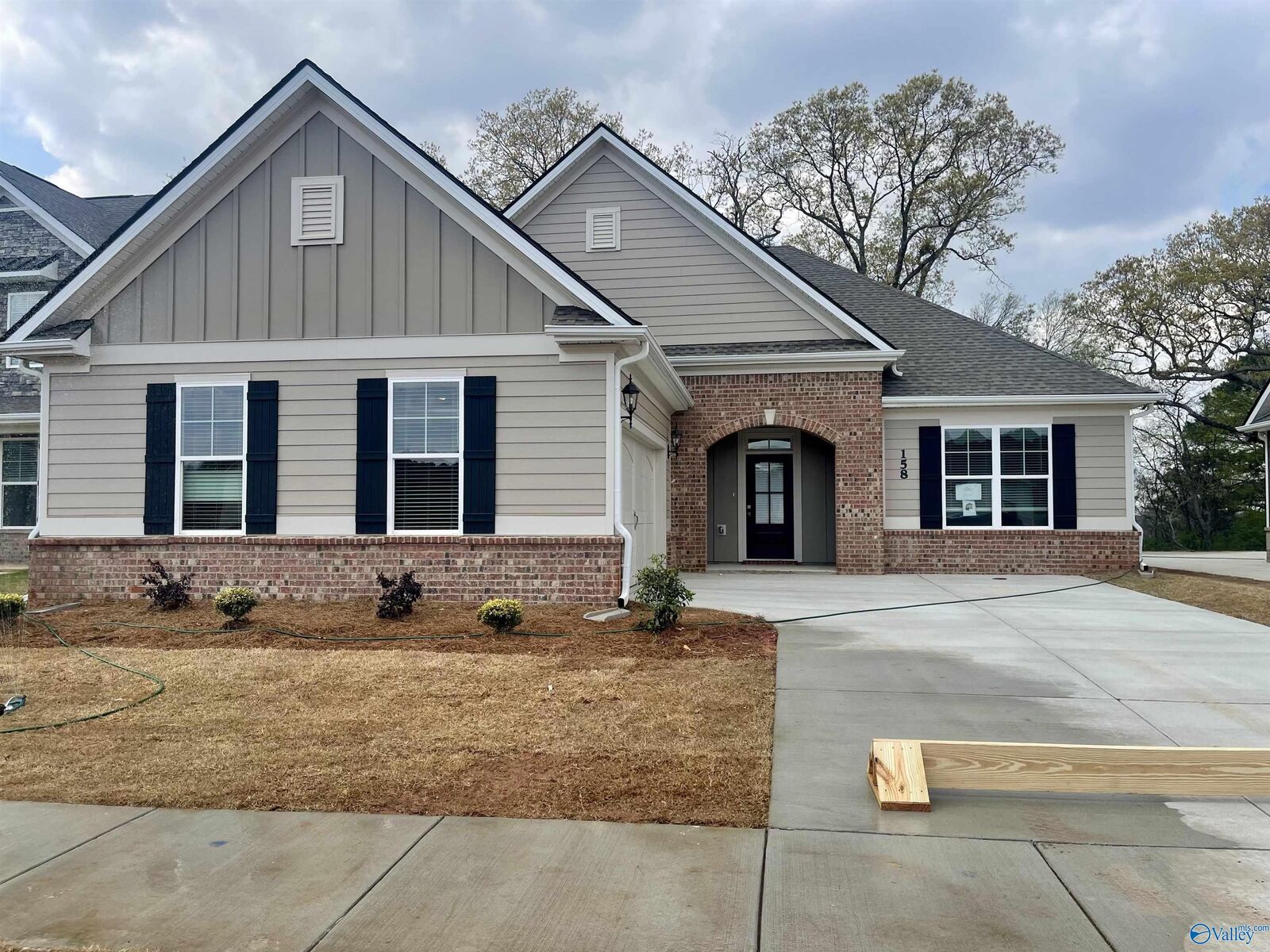 Property Photo: 158 Wiltshire Drive AL 35756