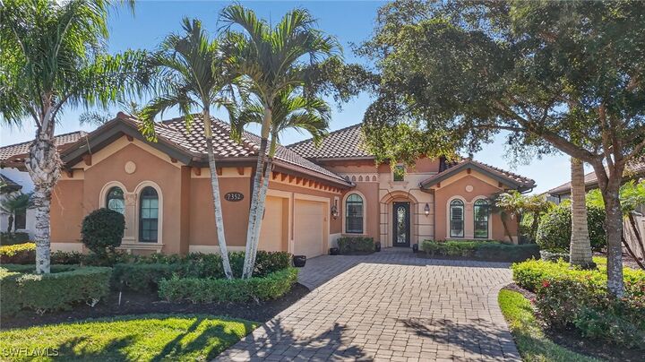 Property Photo: 7352 Lantana Way FL 34119