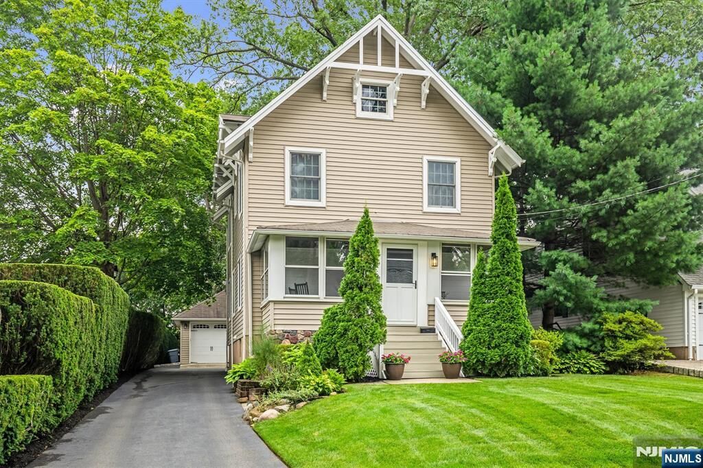 Property Photo:  89 Glen Avenue  NJ 07452 