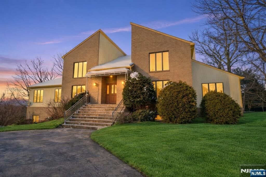 Property Photo:  32 Sylvan Drive  NJ 07058 