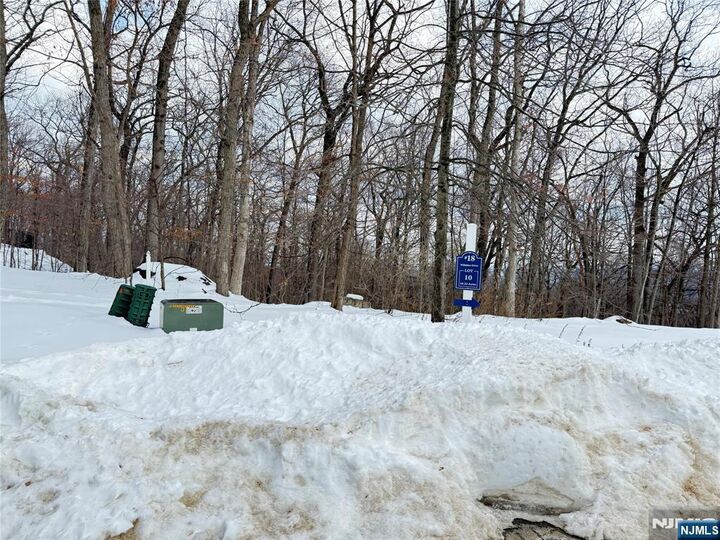 Property Photo: 18 Wiltshire Drive NJ 07005