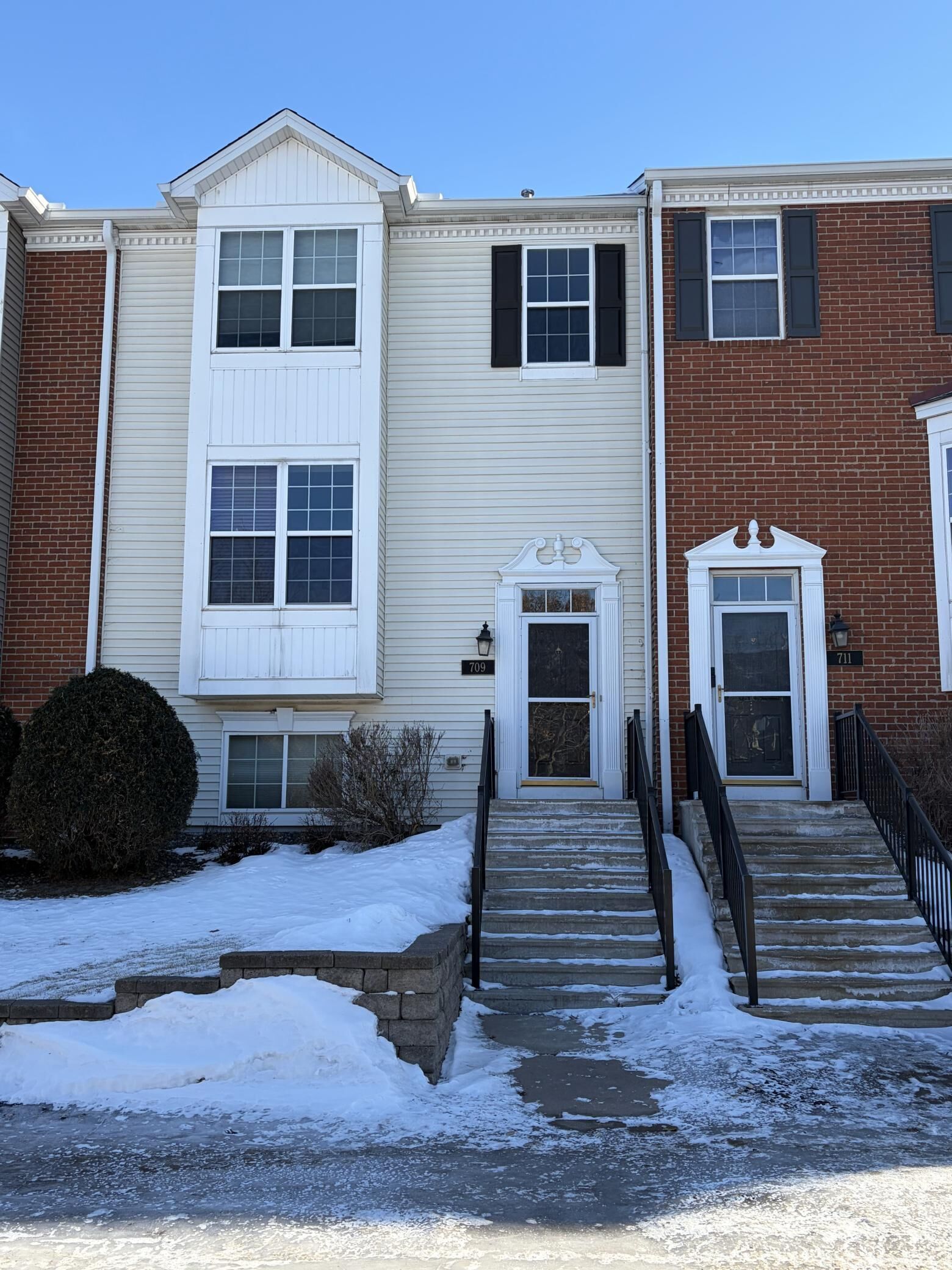 Property Photo: 709 Village Parkway MN 55014