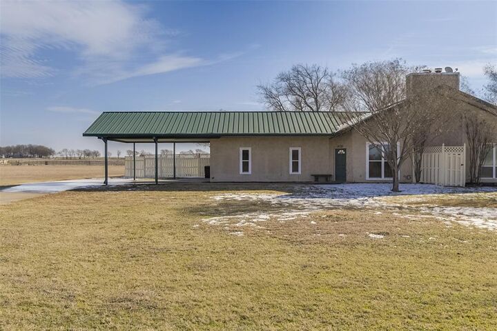 Property Photo:  438 Edna Road  TX 75165 