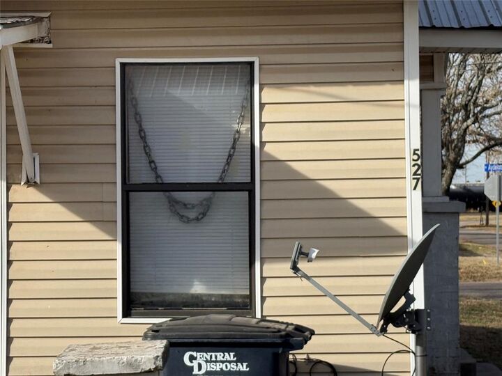 Property Photo: 527 W 10th Street 527/529 OK 74801