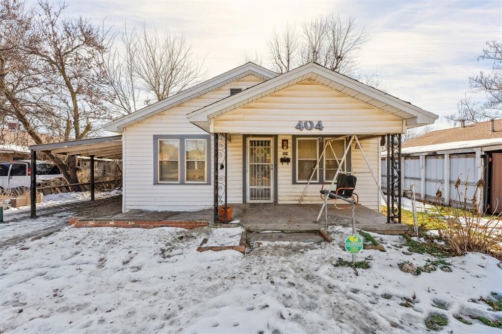 Property Photo:  404 SW 38th Street  OK 73109 