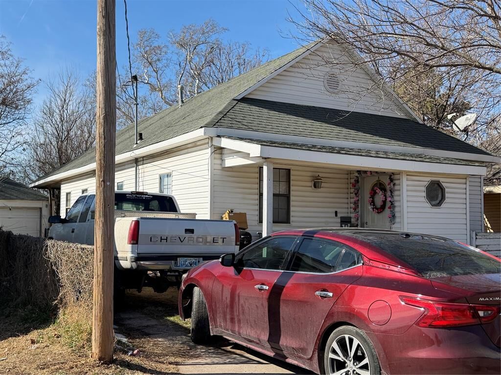 Property Photo:  220 N Aydelotte Avenue  OK 74801 