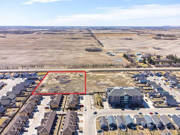 Property Photo: 1307 53 Avenue AB T9V 2K8