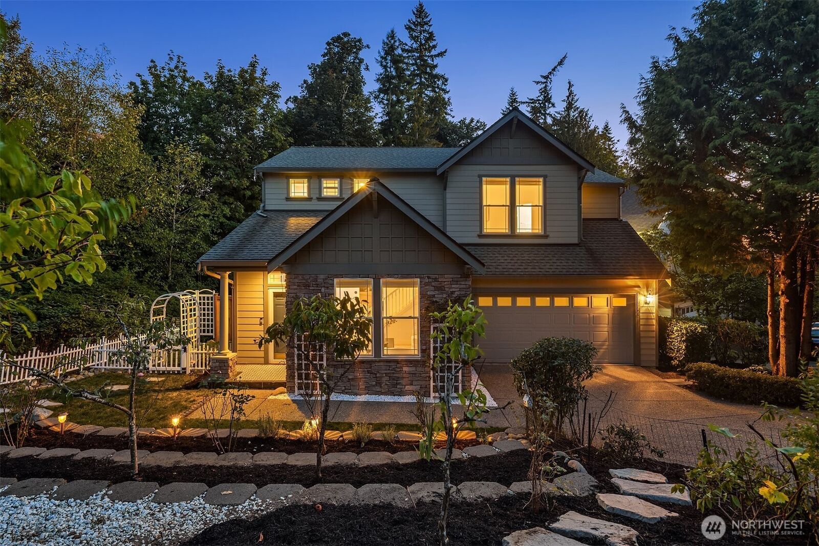 Property Photo: 16255 SE 66th St WA 98006