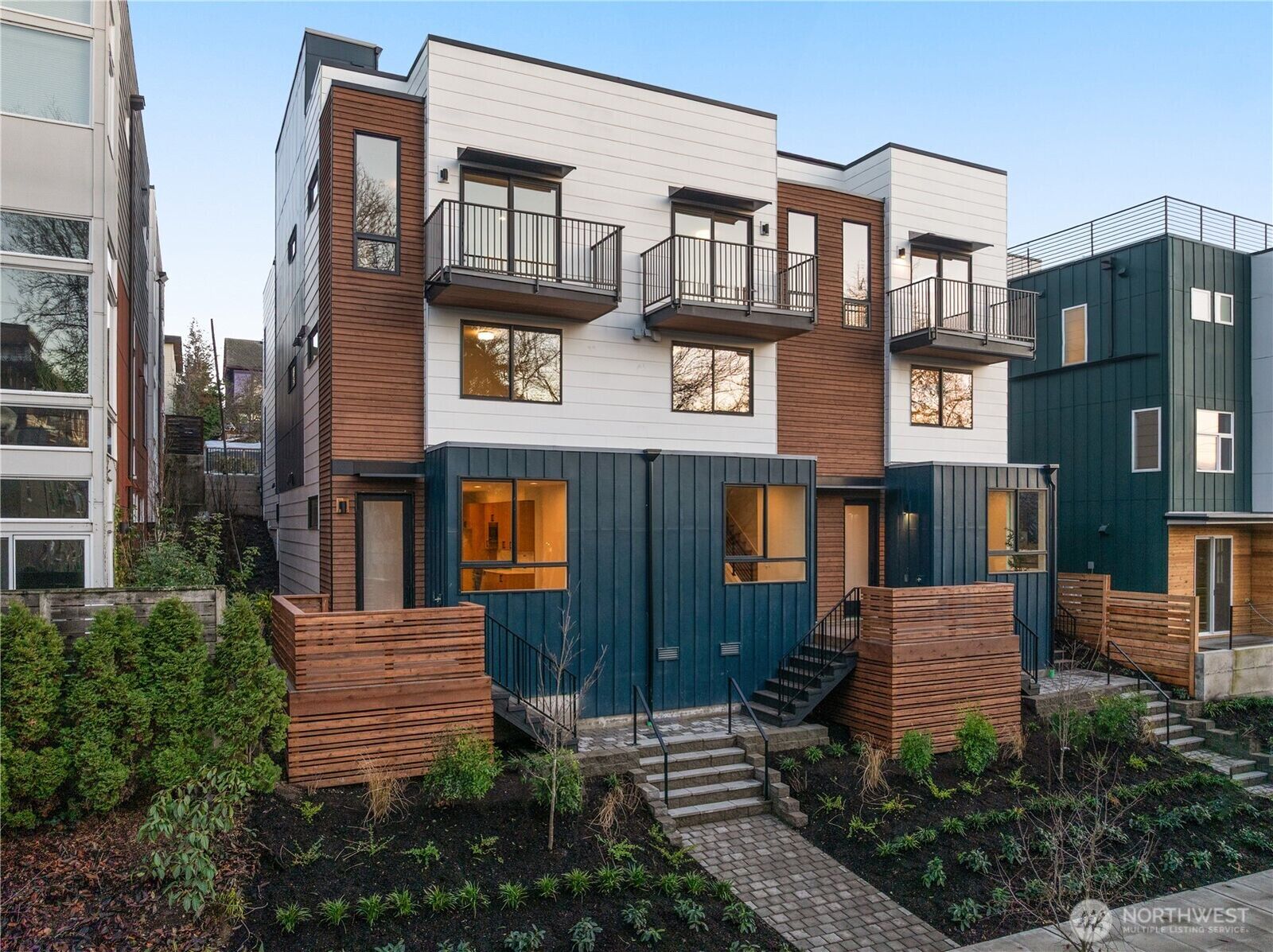 Property Photo:  914 C  15th Avenue  WA 98122 