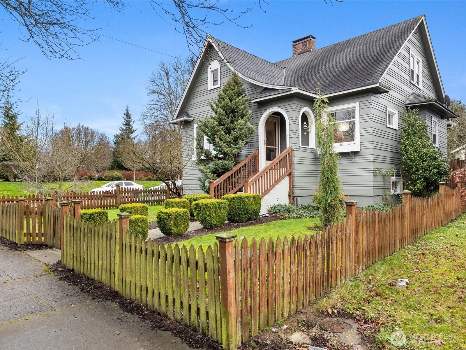Property Photo:  1301  Oakes Avenue  WA 98201 