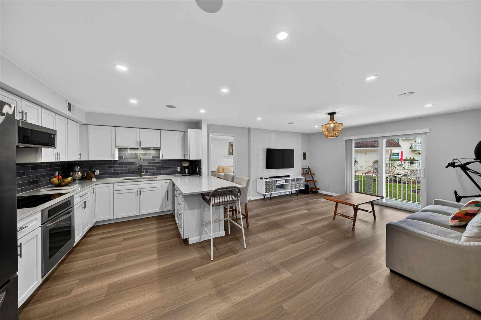 Property Photo:  700 SE 2nd Avenue 318  FL 33441 