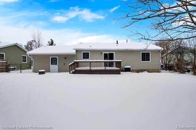 Property Photo:  801 Hemlock Drive  MI 48423 