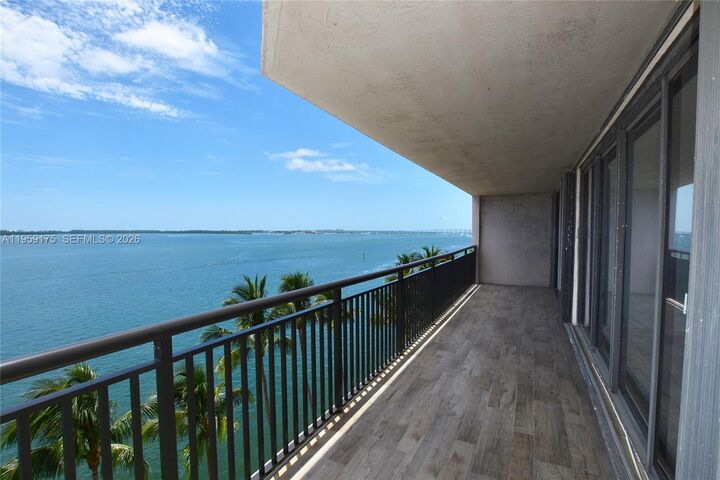 Property Photo:  540 Brickell Key Dr 732  FL 33131 